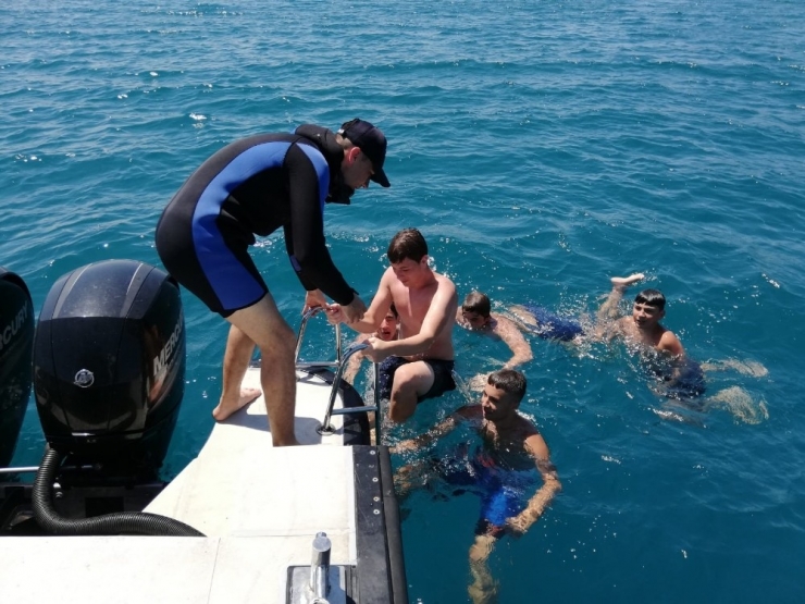 Karadeniz’den Kıyıya Dönmekte Zorlanan Çocukları Polis Kurtardı