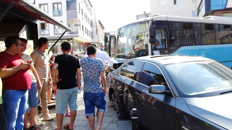 Tuzla’da Feci Kaza: 10 Yaralı