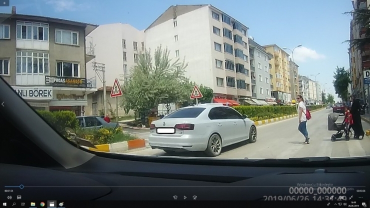 Bozüyük’te Yaya Geçidi Uygulaması Yapıldı