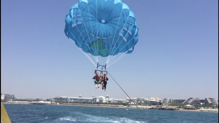 Tekneye Bağlı Paraşütle 50 Metreden Denize Düşen Filistinli Turist Öldü