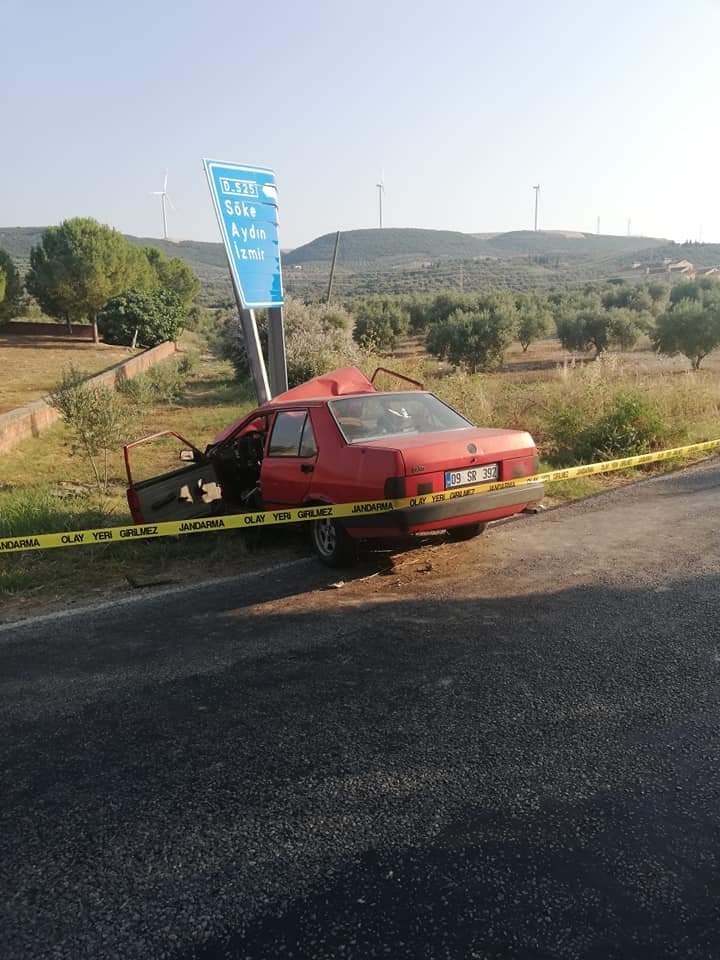 Otomobil Trafik Levhasına Çarptı; 1 Ölü 5 Yaralı