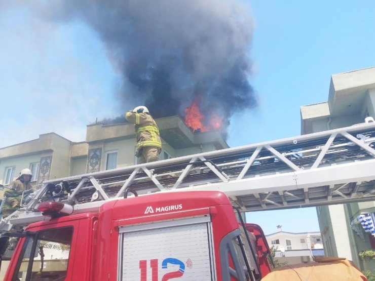 Çatı Yangını Paniğe Sebep Oldu