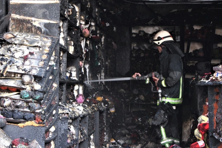 Tuhafiye Dükkanı Alev Alev Yandı, O Anlar Böyle Görüntülendi