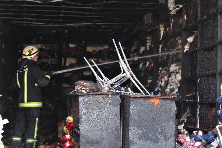 Tuhafiye Dükkanı Alev Alev Yandı, O Anlar Böyle Görüntülendi