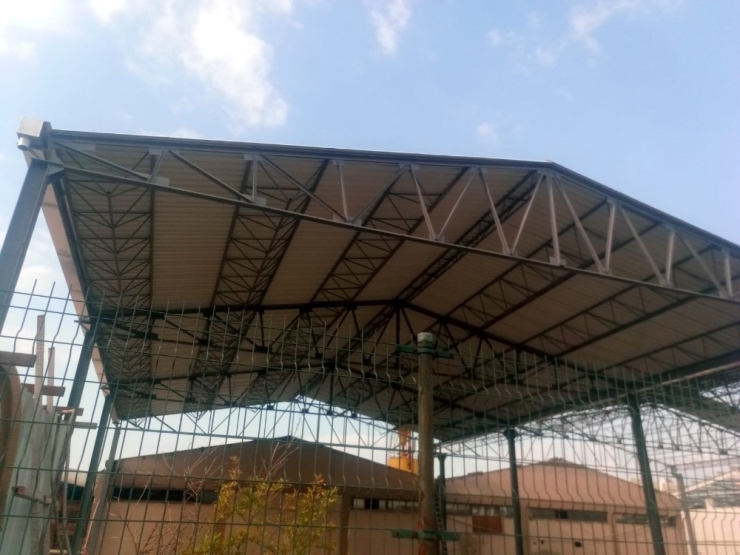 Rüzgar Çatıdaki Ustayı Böyle Uçurdu, Tarzan Gibi Hayatta Kaldı