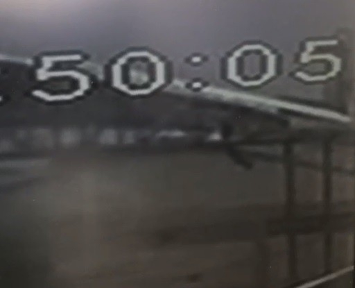 Rüzgar Çatıdaki Ustayı Böyle Uçurdu, Tarzan Gibi Hayatta Kaldı