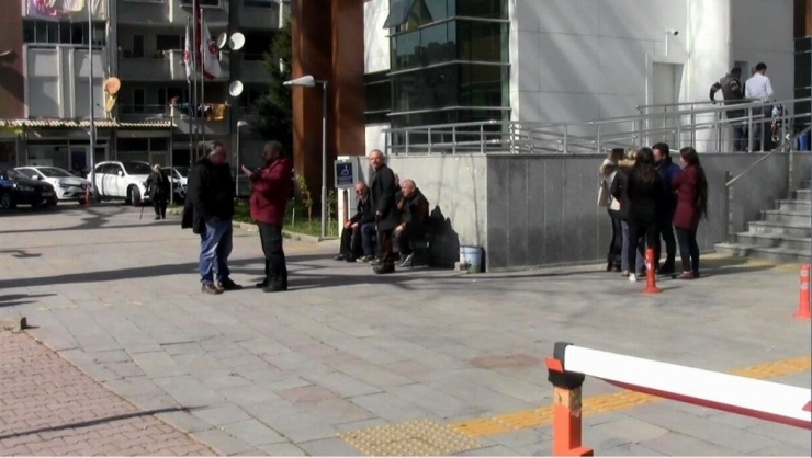 ’Kedin Üzerimi Pisledi’ Diyerek Arkadaşının Boğazını Kesen Sanık Hakim Karşısında