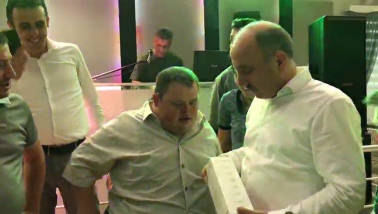 Başkan Kılıç Down Sendromlu Gençle Hem Horon Hemde Zeybek Oynadı