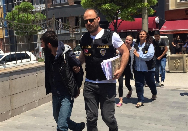 Şüpheliden İlginç İsyan, "4 Senedir Parmağıma Alyans Takamayanlar Kelepçe Taktırdı"