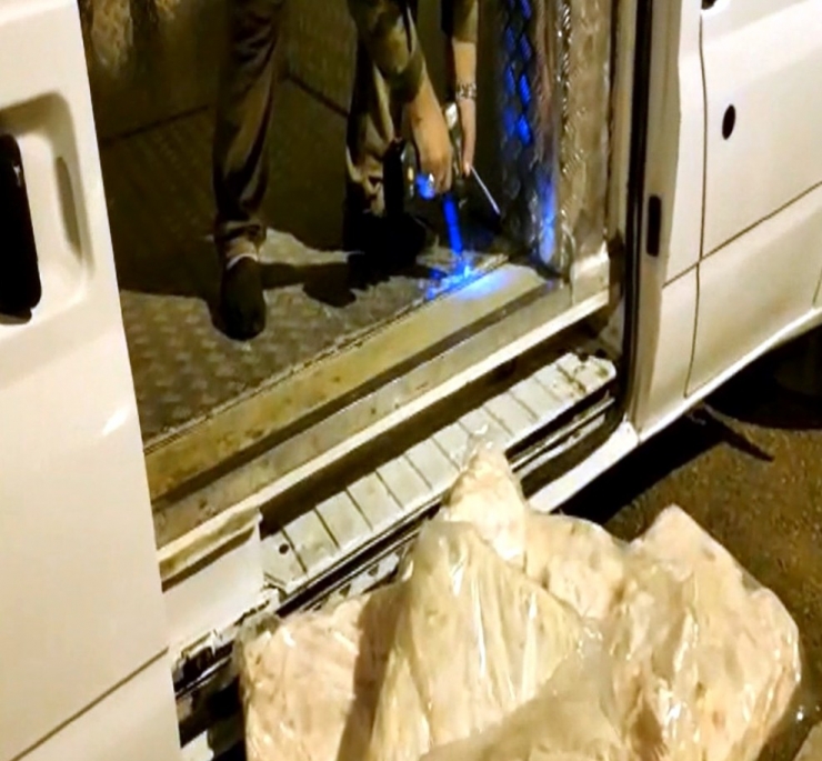 İç Yağı İle Kamufle Edilmek İstenen 8 Kilo Esrar Ele Geçirildi