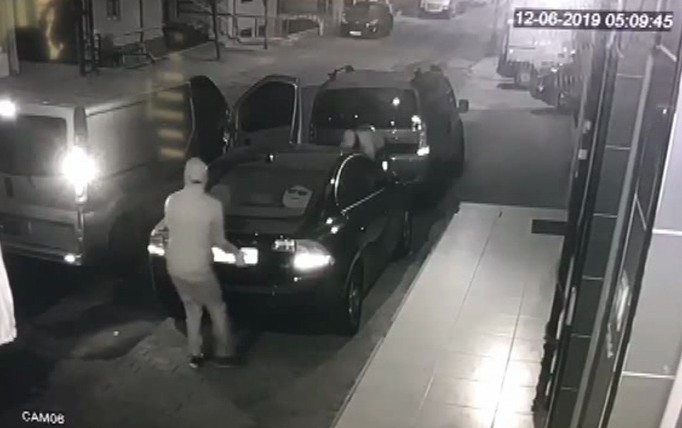 İstanbul’da İş Yerlerine Dadanan Hırsızlık Çetesi Polis Tarafından Çökertildi