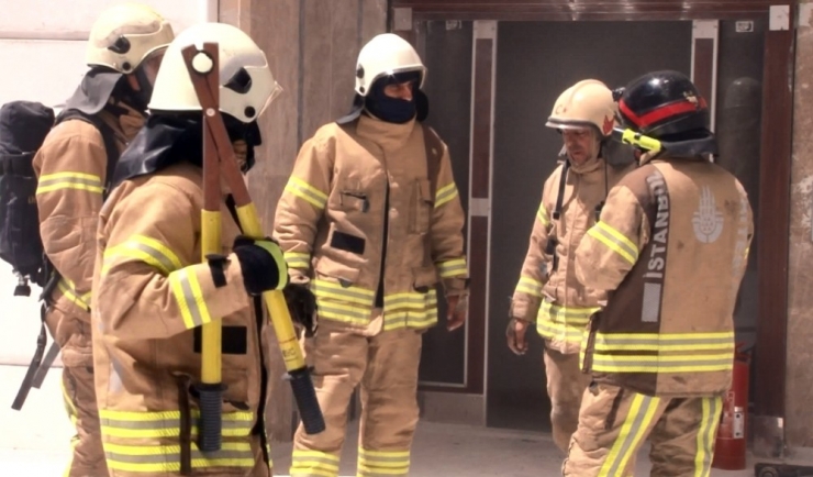 Yanan Evde Mahsur Kalan 2’si Bebek 4 Kişi Kurtarıldı