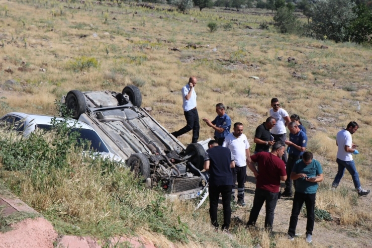 Çarparak Uçuruma Yuvarladığı Araçtaki Şahsı Öldürdü