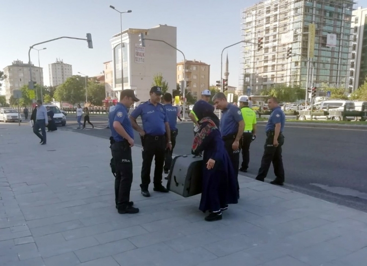 Şüpheli Çanta Polisi Harekete Geçirdi