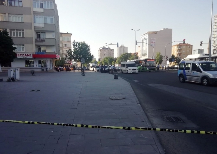 Şüpheli Çanta Polisi Harekete Geçirdi