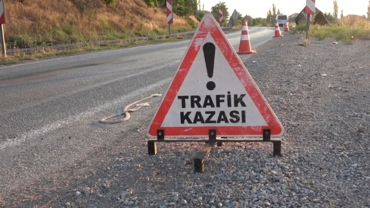 Kırıkkale’de Sebze Yüklü Kamyon Devrildi: 1 Yaralı