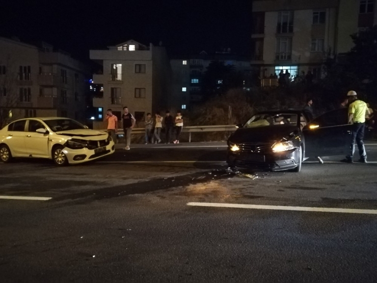 Eskihisar Feribot İskelesi Yolunda Kaza: 2 Yaralı