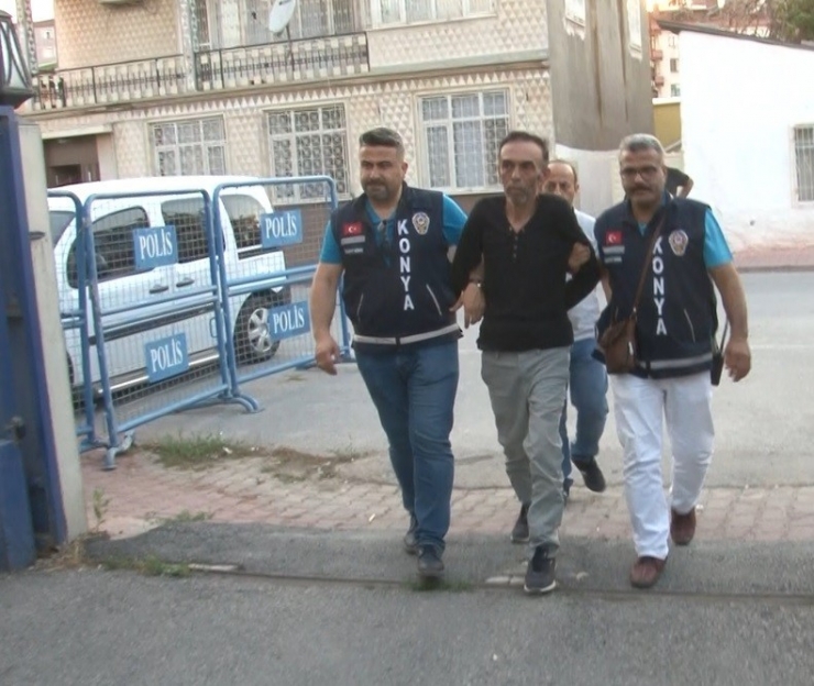 Genç Öğretmeni Öldürdü, Annesini Ve Kardeşini Ağır Yaraladı