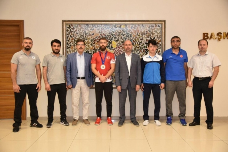 Milli Sporculardan Başkan Pekyatırmacı’ya Ziyaret