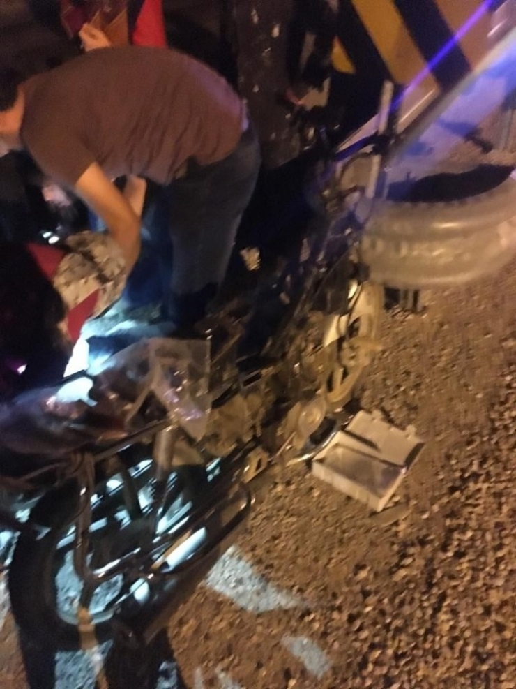 Bariyerlere Çarpan Motosiklet Sürücüsü Hayatını Kaybetti