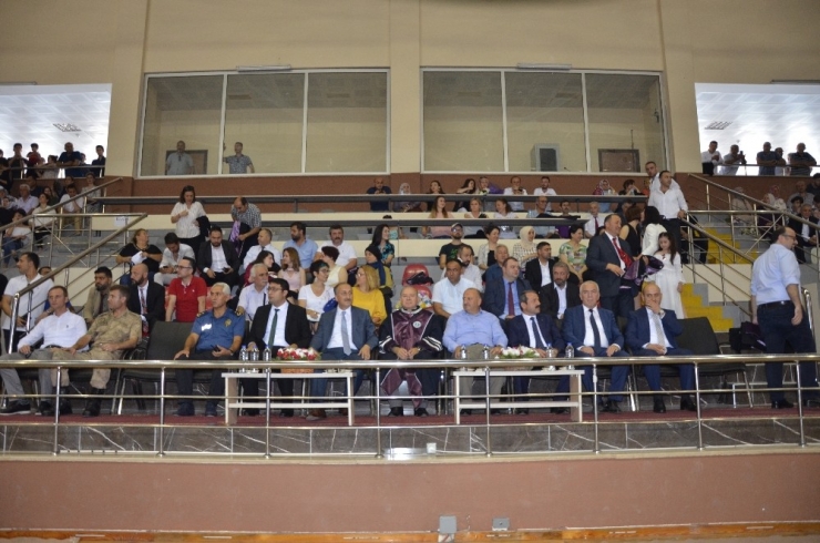 675 Öğrenci Mezuniyet Sevinci Yaşadı