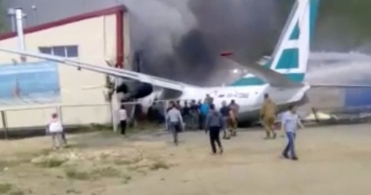 Rusya’da Pistten Çıkan Uçak Binaya Çarptı: 2 Ölü