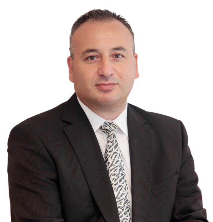 Güneş Altında Beklemiş Damacana Ve Pet Şişeden Su İçmeyin