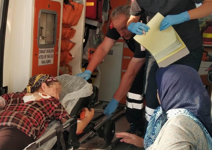 Sırtına Saplanan Bıçakla Hastaneye Kaldırıldı