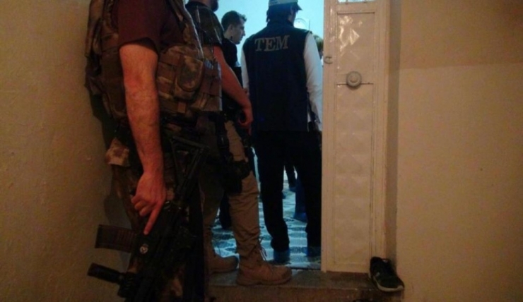 Polislere Saldırı Girişiminde Bulunan 8 Kişi Yakalandı