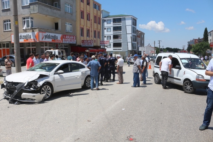 Tekirdağ’da İki Araç Çarpıştı: 3 Yaralı