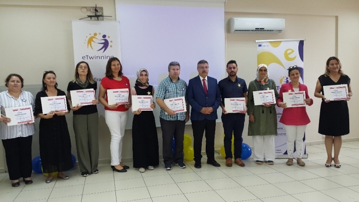 "Tepebaşı Etwinning Buluşması" Projelerinde Emeği Geçen Öğretmenler Ödüllendirildi