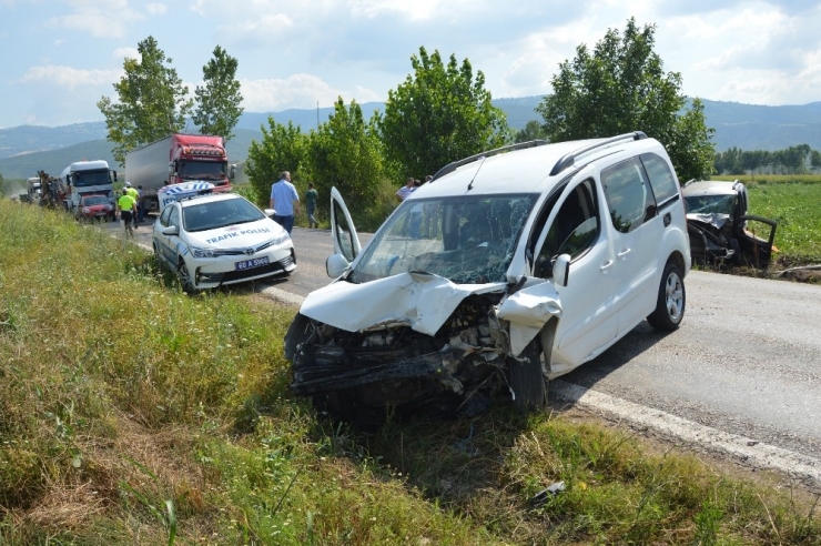 Tokat’ta İki Araç Kafa Kafaya Çarpıştı: 1 Ölü, 3 Yaralı