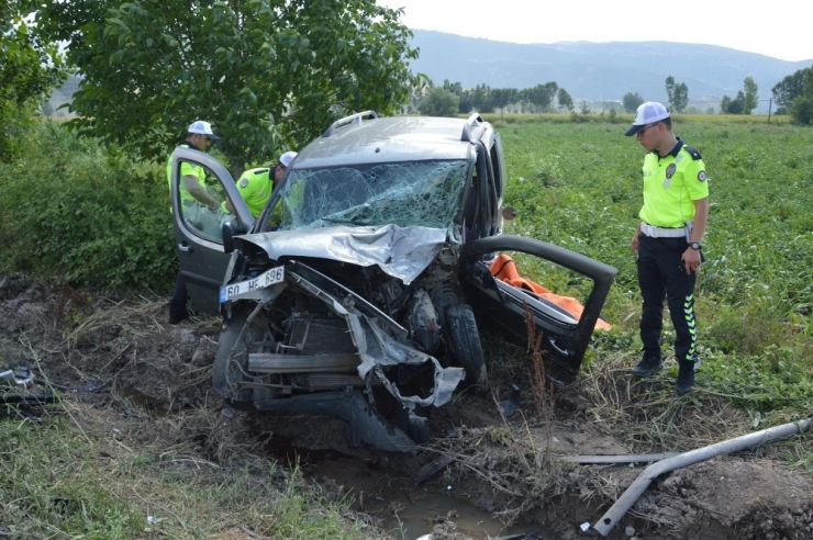Tokat’ta İki Araç Kafa Kafaya Çarpıştı: 1 Ölü, 3 Yaralı