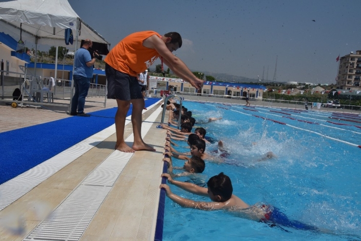 Toroslar’da Yüzme Kurslarına Yoğun İlgi