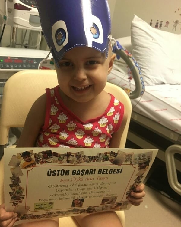 Minik Öykü Arin’in "Üstün Başarı Belgesi" Sevinci