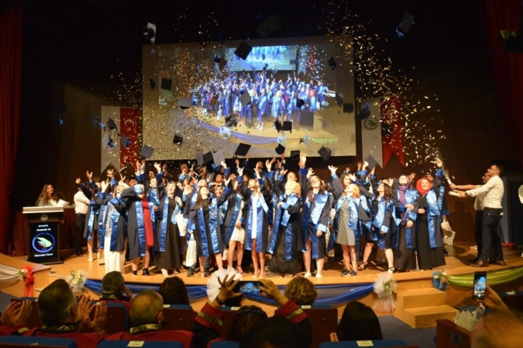 Mezun Olmanın Gururunu Yaşadılar