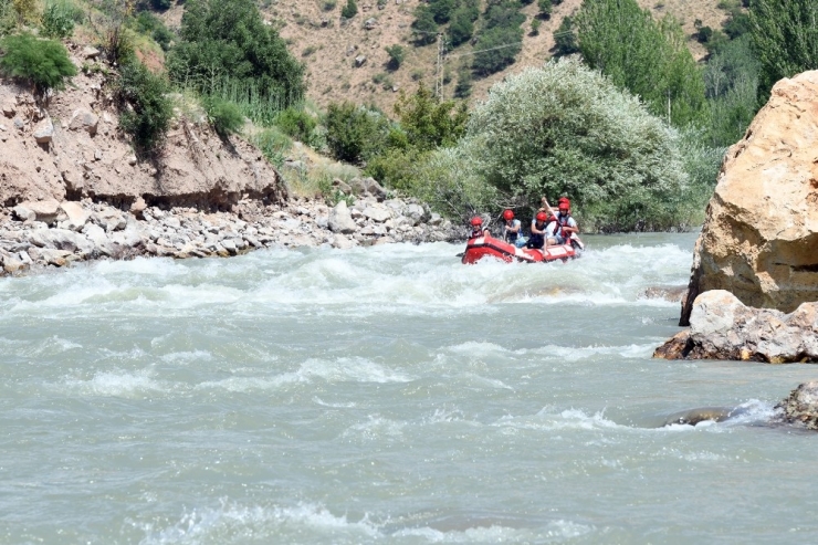 Çatak’ta Rafting Heyecanı