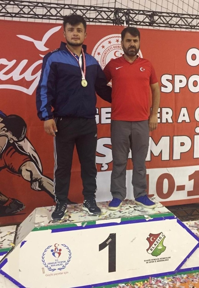 Vanlı Güreşçi Türkiye Birincisi Oldu