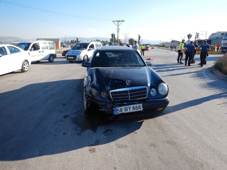 Amasya’da Trafik Kazası: 2 Yaralı