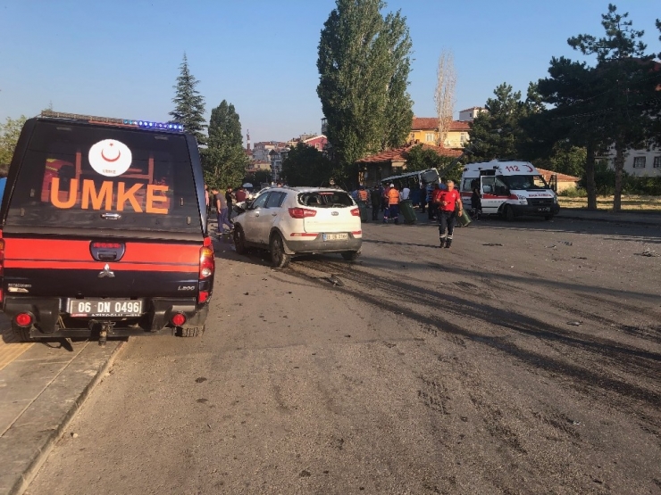 Başkent’te Dolmuş Otomobile Çarptı: 7 Yaralı