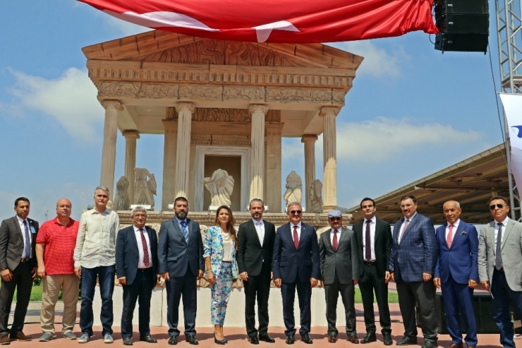 Yurt Dışına Kaçırılıp Sergilenen Tarihi Eserlerin Fotoğrafları, Dış Hatlar Terminalinde Sergilendi