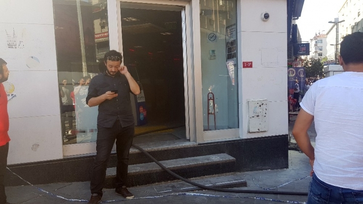 Sigara İzmariti Bankayı Yakıyordu