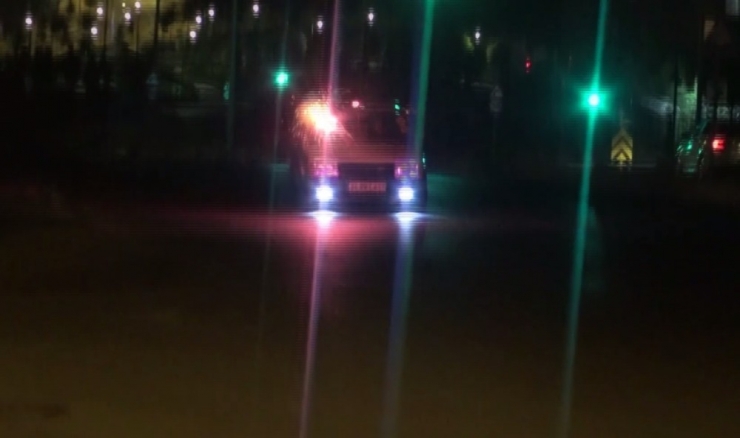 İstanbul’da Otomobile "Havai Fişek" Mekanizması Yapan Gençler Trafikte Terör Estirdi