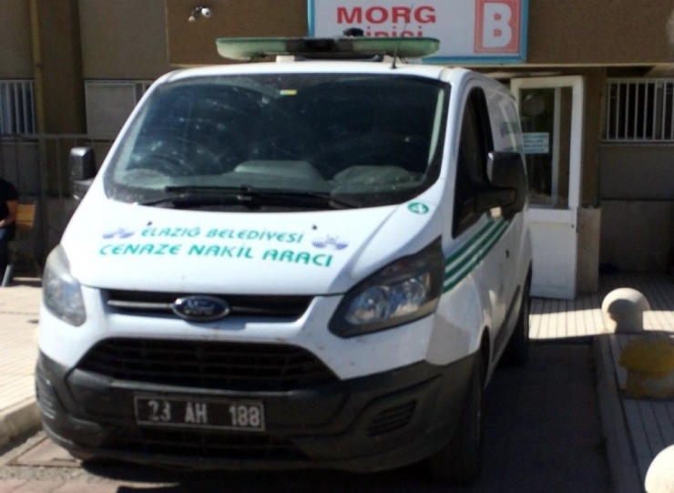 Ağlamasın Diye Halının Altına Koydu, Ölen Bebeğini Çöpe Attı