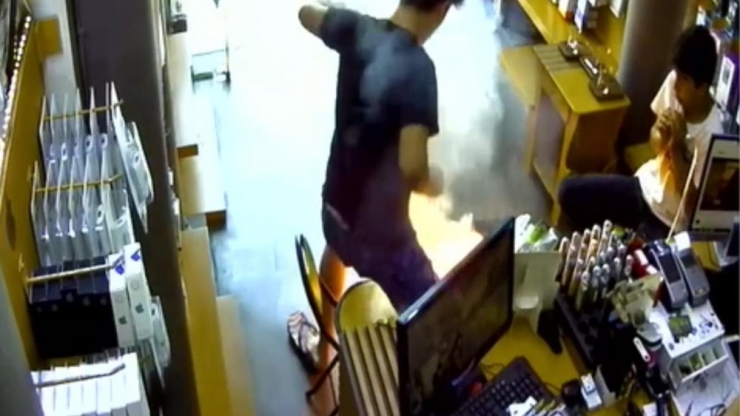 Cep Telefonu Bataryası Bomba Gibi Patladı