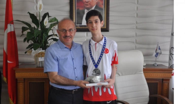 Dart Şampiyonasında Avrupa İkincisi Oldu