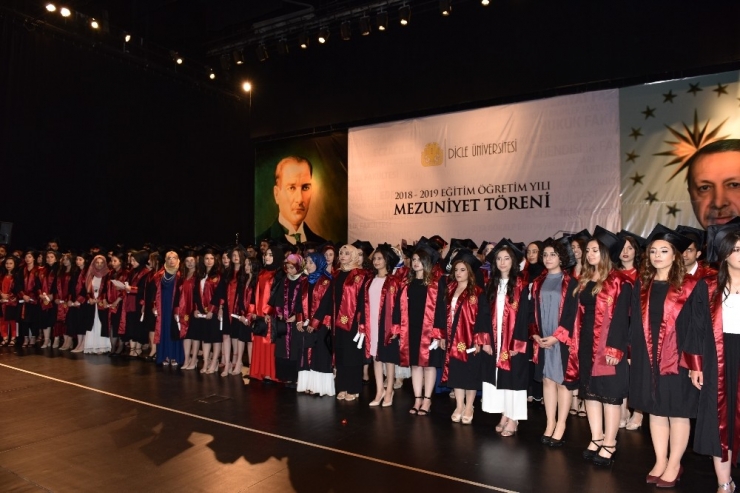 Dü Tıp Fakültesi 166 Hekim Mezun Etti