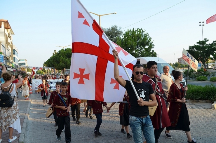 Didim Uluslararası Halk Oyunları Festivalinde Renkli Görüntüler