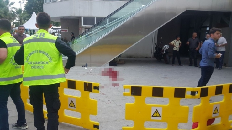 Akçakoca’da Bıçaklı Kavga: 1 Ölü