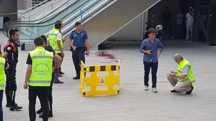 Akçakoca’da Bıçaklı Kavga: 1 Ölü